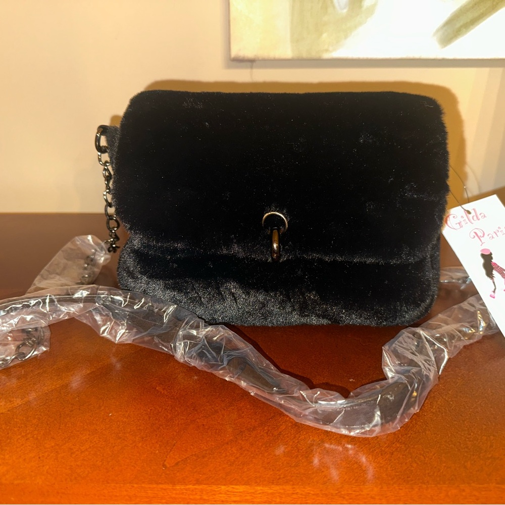 Elegant Black Faux Fur Crossbody Bag 🎀
